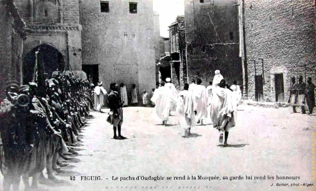 Oudaghir - Figuig - Pacha et ses Gardes - Vers 1905.jpg